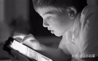 玩儿手机对眼睛的危害新闻的简单介绍